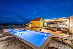 MY DALMATIA - Holiday home Agro Casa with private heated pool